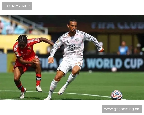 拜仁内部矛盾加剧，主帅与新援冲突反映战术分歧与管理问题对球队表现造成影响