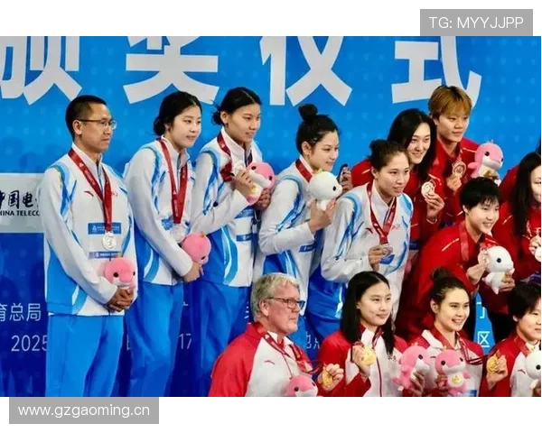 余依婷这生活可真让人眼馋，赛场上一秒女神，下秒豪宅里戴着钻戒像过节一样